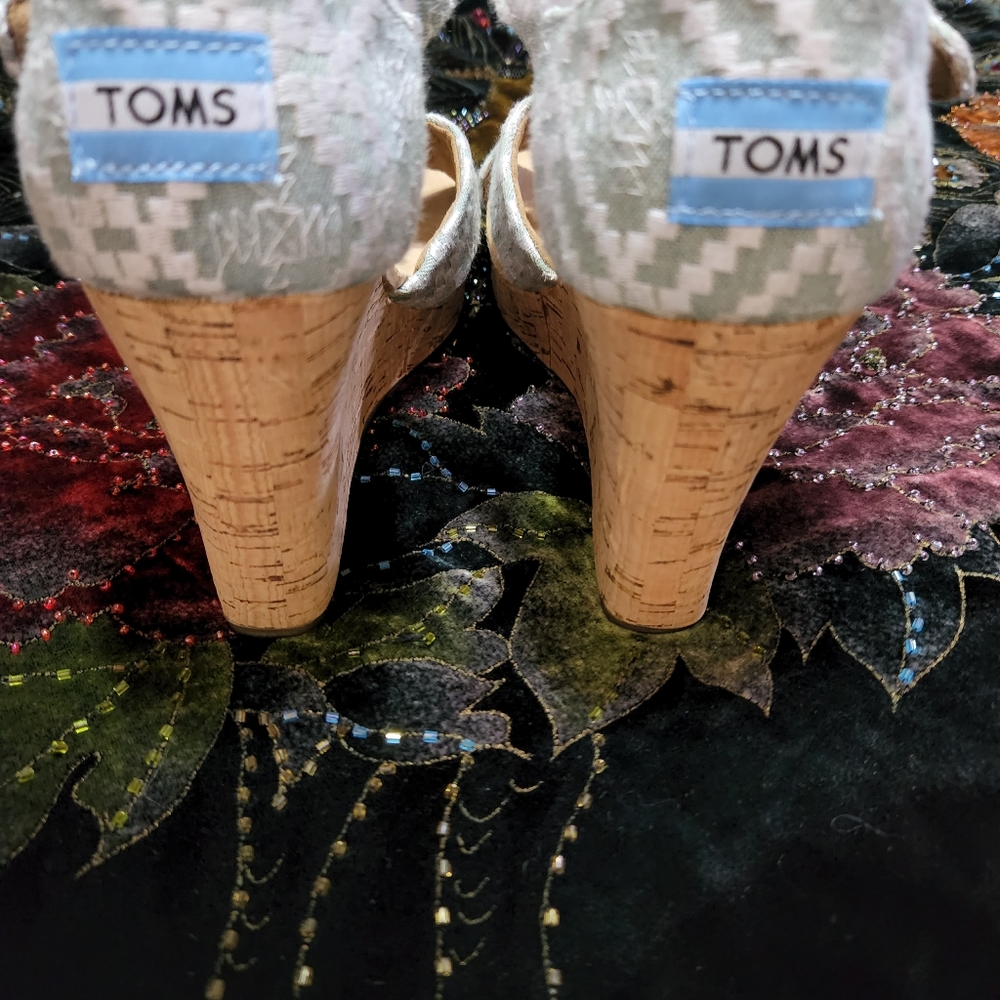 EUC Toms Heels - Picture 3 of 6